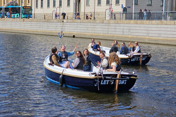Self Drive Electric Boat in the Canals - Key points