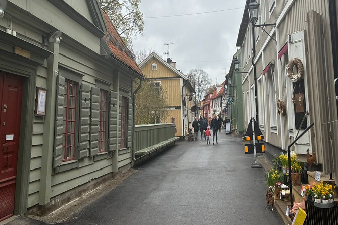 Sensational Sigtuna: A Self-Guided Audio Tour - Ending at the Stone Circle in Strandvägen, Norse to Christian change