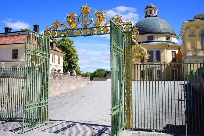 Skip-the-line Drottningholm Palace Stockholm Tour by Ferry - Skip-the-line entry to Drottningholm Palace, with your guide setting the scene