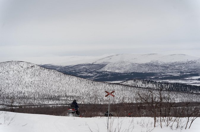 Snowmobile Tour in Kiruna - Gear and warmth: what you get so the cold does not ruin the ride