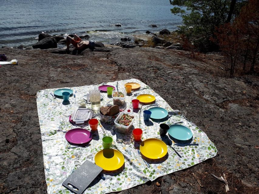 Stockholm: 1, 2, or 3-Day Kayaking Tour in the Archipelago - A 1-day route that blends adventure with real rest