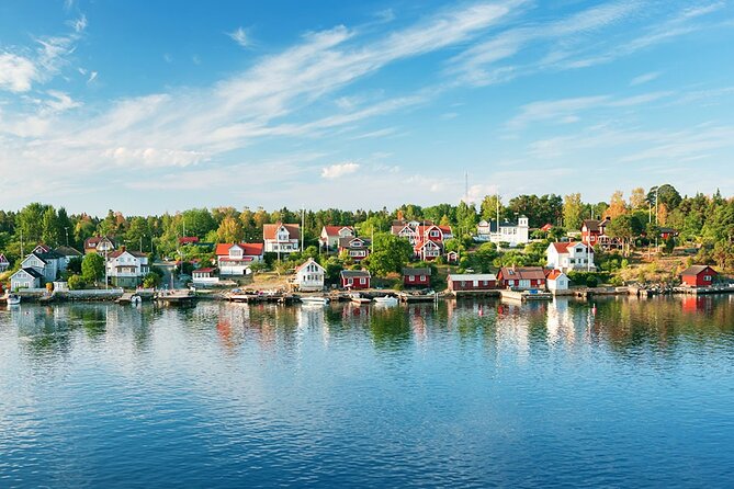 Stockholm: 2 Hour Guided Archipelago Tour - Fjäderholmarna stop: a strong “archipelago feel” moment