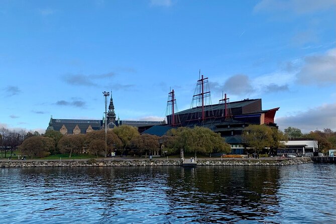 Stockholm: 2 Hour Guided Archipelago Tour - On board comfort, bar drinks, and the crowd factor