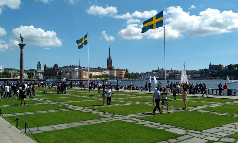 Stockholm: A Beauty On The Water - Old Town Walk & Boat Trip - The Old Town stroll: cobblestones, squares, and monarchy