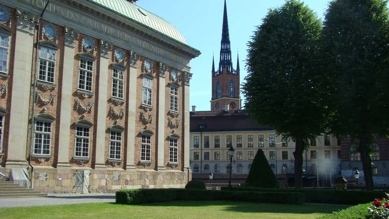 Stockholm: A Beauty On The Water - Old Town Walk & Boat Trip - Royal Canal Tour by Stromma from Strömkajen: the city changes on water