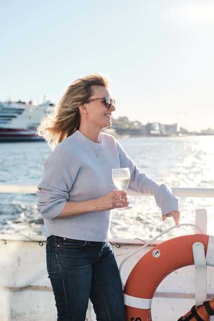 Stockholm All-You-Can-Eat Shrimp or Tacos Cruise & Coverband - Who should book this Stockholm shrimp or tacos cruise night