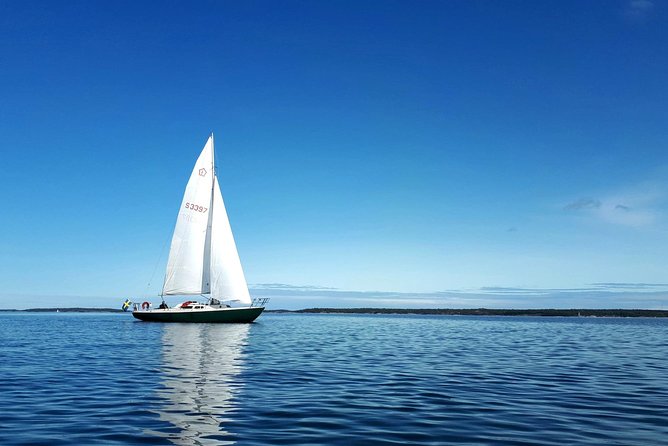Stockholm Archipelago Sailing Day Tour - The fika break and lunch on board: why food tastes better at sea