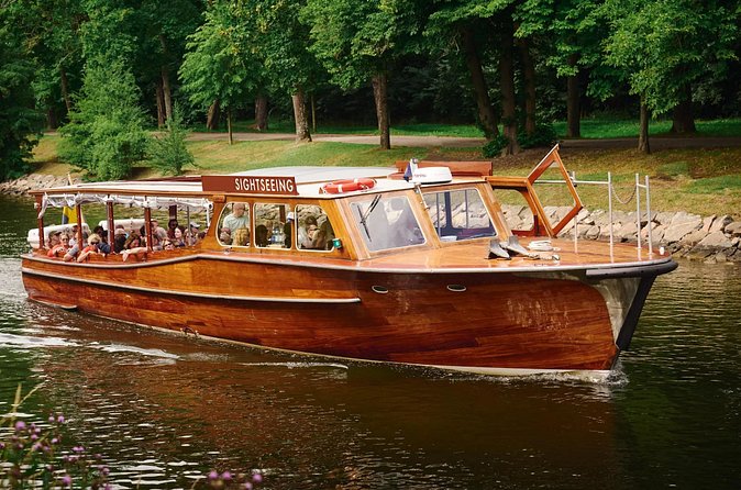 Stockholm Archipelago Tour by Classic Wooden Boat with Guide - How the guide narration turns scenery into stories