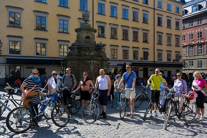 Stockholm at a Glance Bike Tour - Weather reality: poncho use and dressing for a 3-hour ride