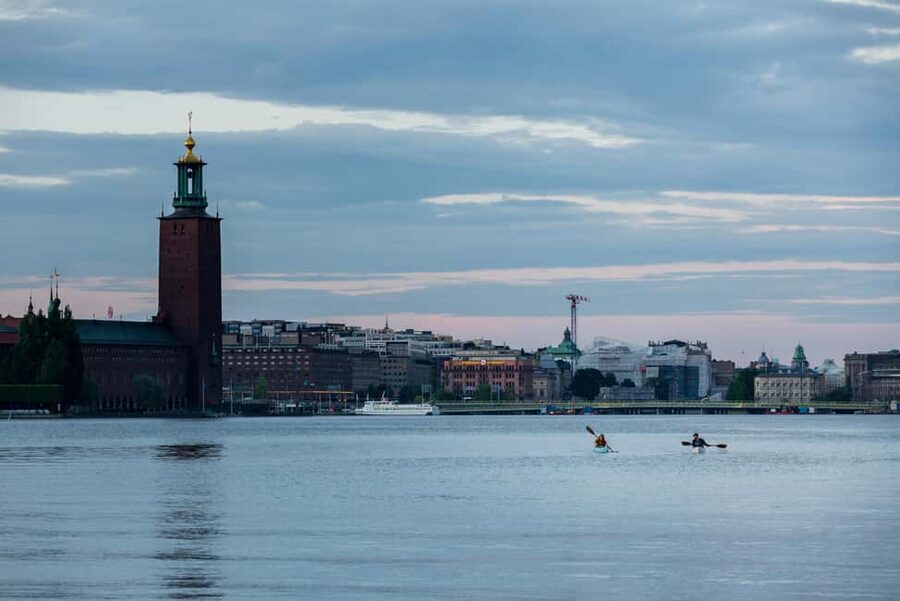 Stockholm by Night: Guided Winter Kayak Tour with Dry Suit - The 3 Hours: Skills First, Then City Lights
