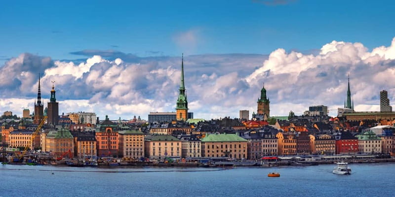 Stockholm: Christmas Market Magic Walking Tour with a Local - Holiday detours in Gamla Stan and the details you might miss alone