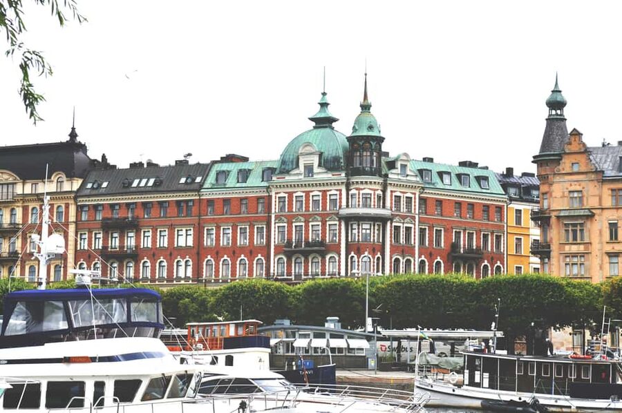 Stockholm City Center: Kungsträdgården Norrmalm Guided Tour - Blasieholmen: Old Money, Gentlemen’s Clubs, and Behind-the-Façade Power