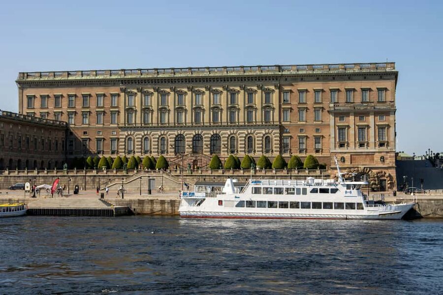 Stockholm City Center: Seaside Skeppsholmen Guided Tour - Admiralty House on Skeppsholmen, where command becomes concrete