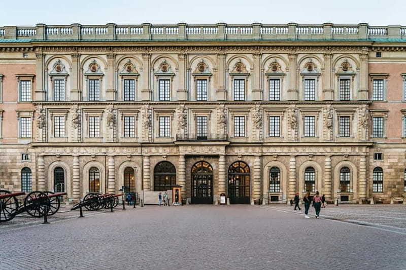 Stockholm: Ghost Walk and Historical Tour - Comfort, shoes, and winter reality in Stockholm