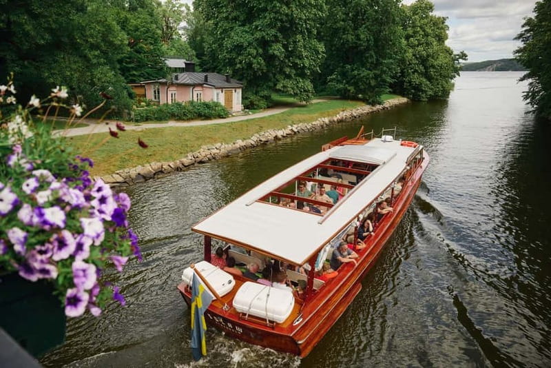 Stockholm: Guided Archipelago Tour by Classic Wooden Boat - The Royal-Block Pass-By: Gamla Stan, the Opera, and the National Museum
