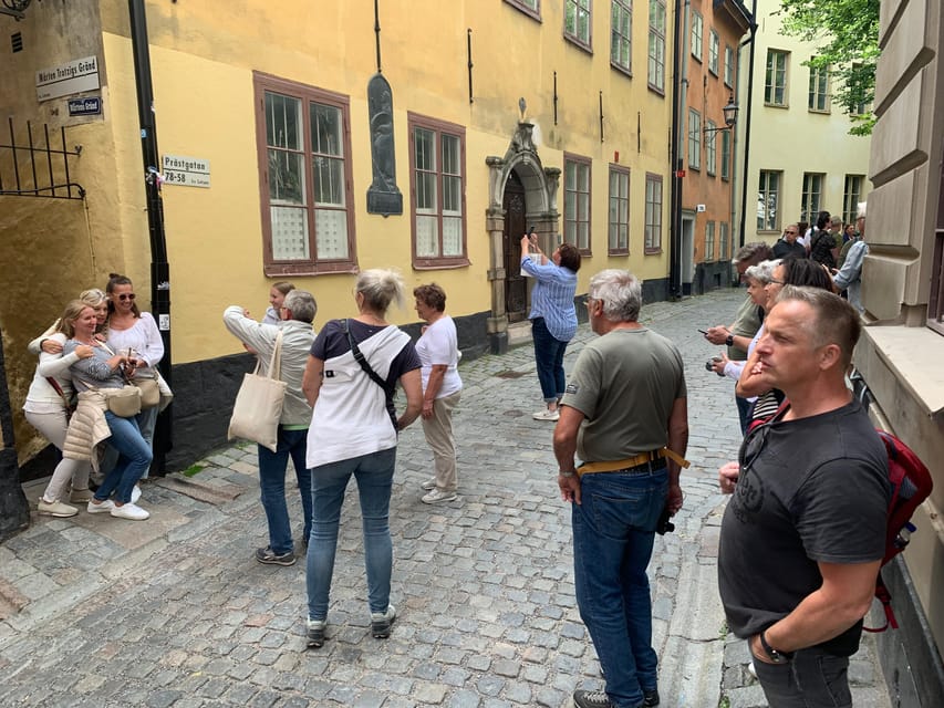 Stockholm: Guided Historic Old Town Walking Tour with Local - Svartmangatan and the narrow alley moment at Mårten Trotzigs Gränd