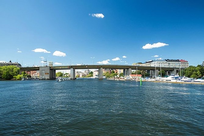 Stockholm: Highlights Boat Tour - Old Town plus Södermalm: history and city life from canal height