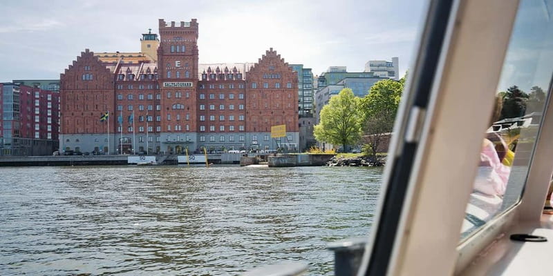 Stockholm: Highlights Boat Tour - Djurgården parks and Hammarby Sjöstad: modern waterfront with contrast