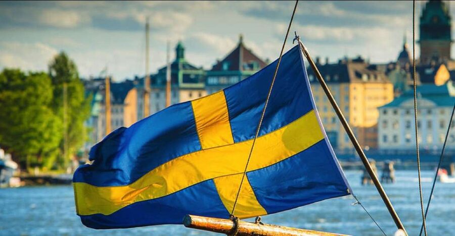 Stockholm: Highlights Guided Walking Tour - Slussen golden bridge: new infrastructure, old city energy