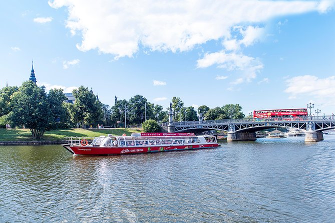 Stockholm Hop-On Hop-Off Bus & Boat Options - Getting on the Right Bus: Stop Finding and Red-Bus Confusion