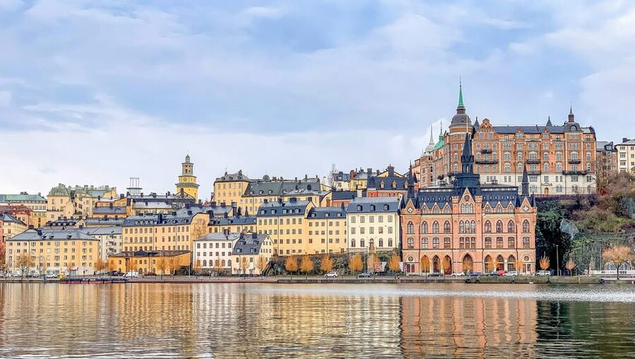 Stockholm Icons: Old Town & Riddarholmen Private Guided Tour - Riddarholmen on Lake Mälaren, monarchs and views in one small area