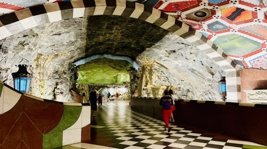 Stockholm Metro Tour - How a Stockholm subway becomes a visual theme park