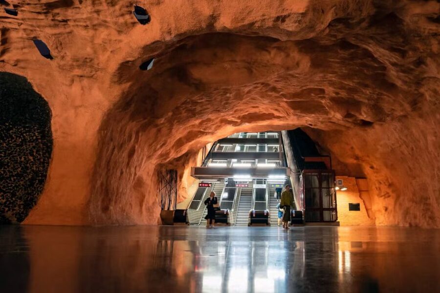 Stockholm Metro Tour - Ending at T-Centralen and stepping back into daylight on Drottninggatan
