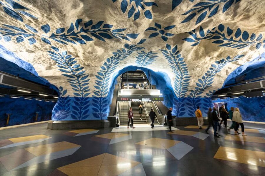 Stockholm Metro Tour - Starting by Kungsträdgården: the garden-world entry point