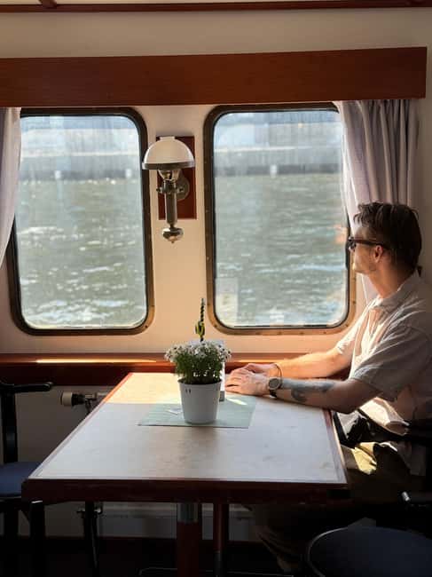 Stockholm: Midsummer Archipelago Boat Tour Live Guide - Fjäderholmarna and the island shift