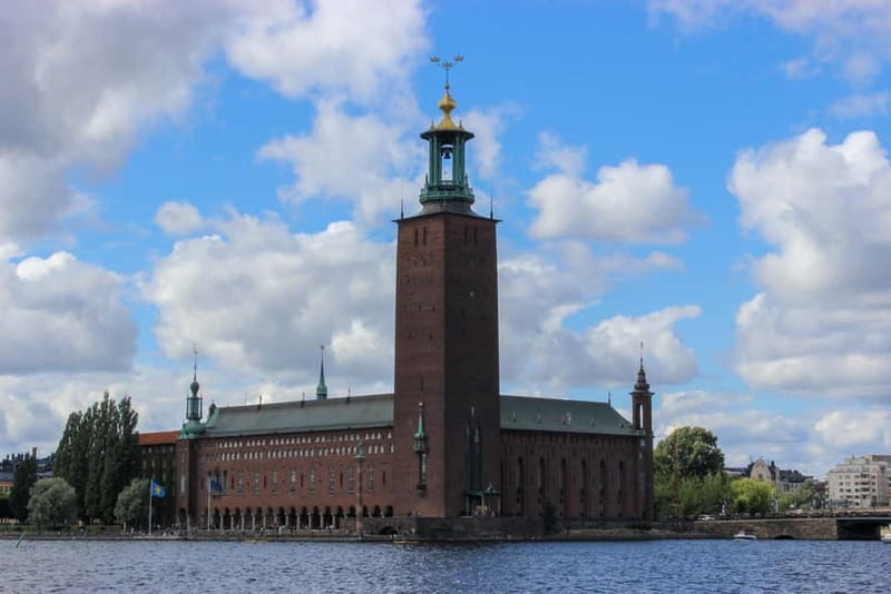Stockholm: Must-see attractions City Hall, Old Town & Vasa - Guides matter: how the experience feels in real life