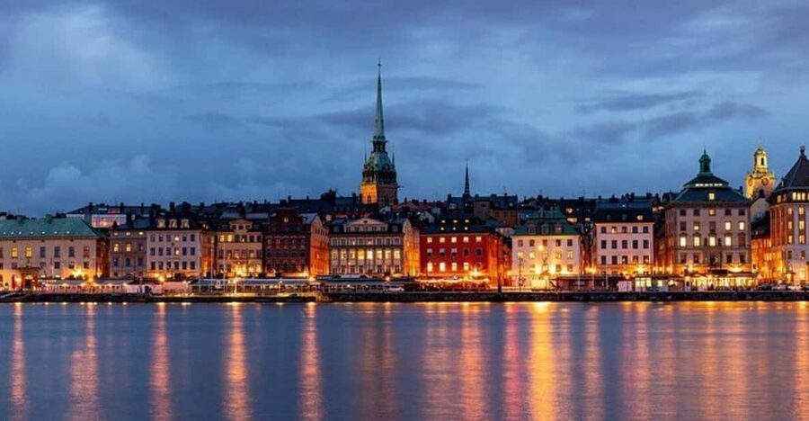 Stockholm: Must-See Attractions Walking Tour with a Guide - A 3-hour route that links Stockholm’s power, streets, and culture