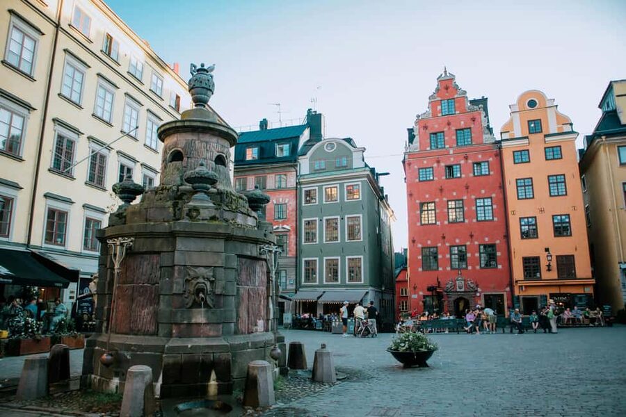 Stockholm: Old Town Gamla Stan Guided Walking Tour - Strömsborg Pause and Riddarholmen Church, the Founding Story Begins