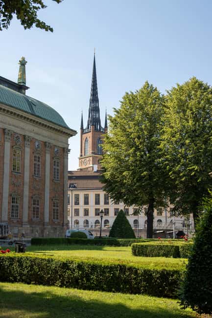 Stockholm: Old Town Gamla Stan Guided Walking Tour - Slussen Finish, Where Old and New Take Over
