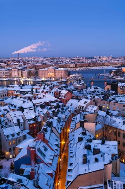 Stockholm: Old Town Historical Walking Tour, small group - Shopping streets, St. George and the Dragon, and the statues you almost miss