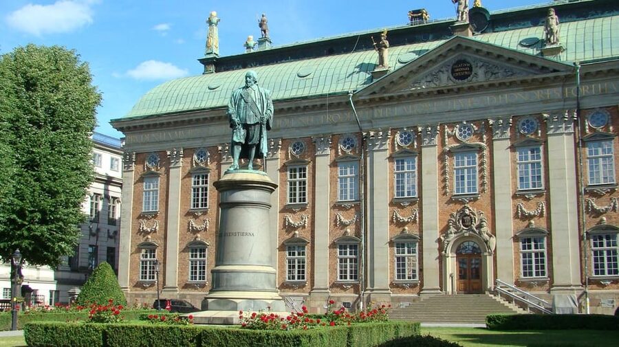 Stockholm: Old Town Walking Tour and the Vasa Museum - The ferry hop to Djurgården changes the whole mood
