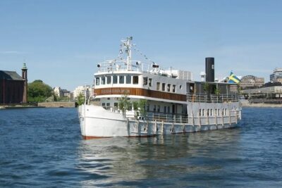 Stockholm Old Town Walking Tour + Archipelago Cruise