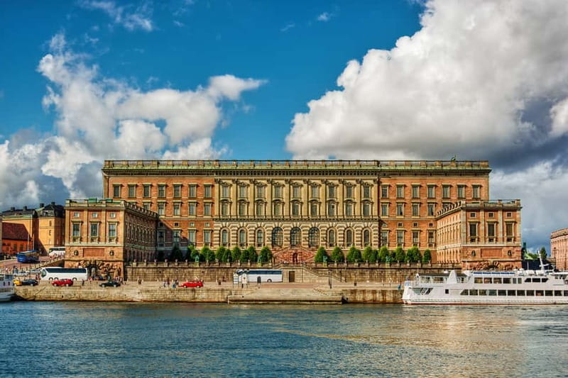 Stockholm: Old Town Walking Tour - Where you meet at Munkbrohamnen (and how not to waste time)