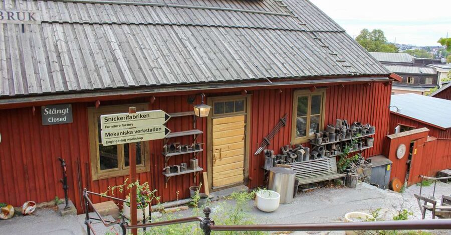 Stockholm: Personalized Guided Tour for Families - Entering Old Town: Gamla Stan’s Medieval Ghost Stories for Kids