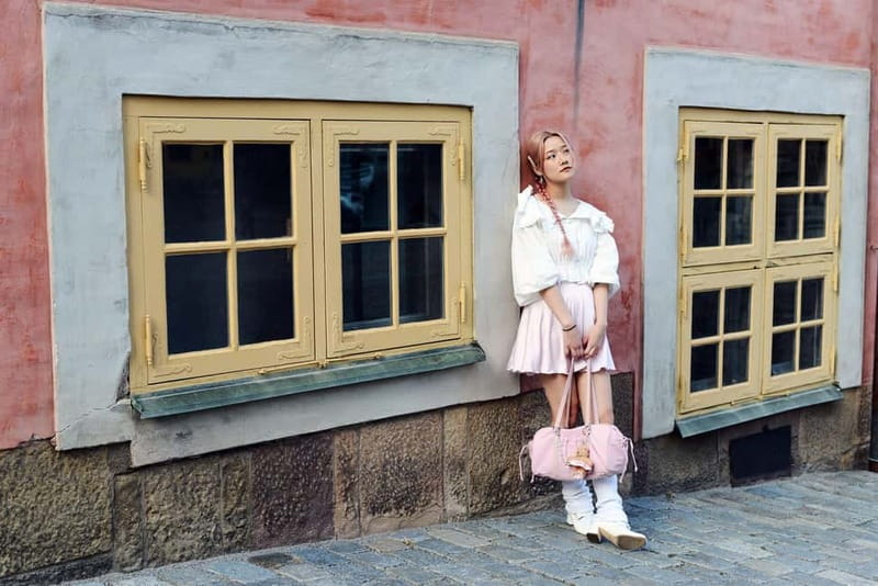 Stockholm: Private Photoshoot - Photography Experience - Finding your photographer near Gamla riksdagshuset
