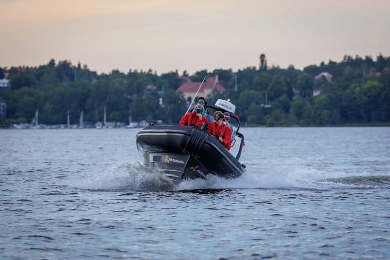 Stockholm: RIB Speed boat tour & archipelago island visit - Vaxholm pass-by: your first taste of archipelago life