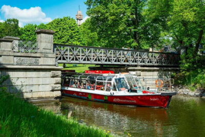 Royal Bridges & Canal Boat Tour with Audio Guide
