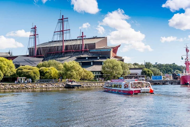Stockholm: Royal Bridges & Canal Boat Tour with Audio Guide - Comfort on Board: Wi-Fi, Toilets, and the Feel of the Boat