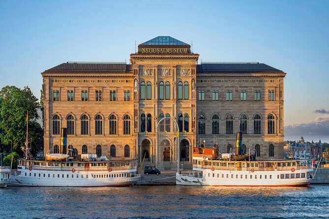 Stockholm Royal Palace Museums Gamla Stan Skip-the-line Tour - Meeting the guide at Lady Hamilton, then getting moving