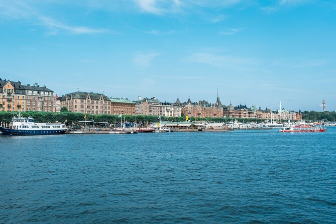 Stockholm's Old Town & Vasa Museum Private Walking Tour - Stop 2: Prästgatan and Helvetsgränd, Hell’s Alley