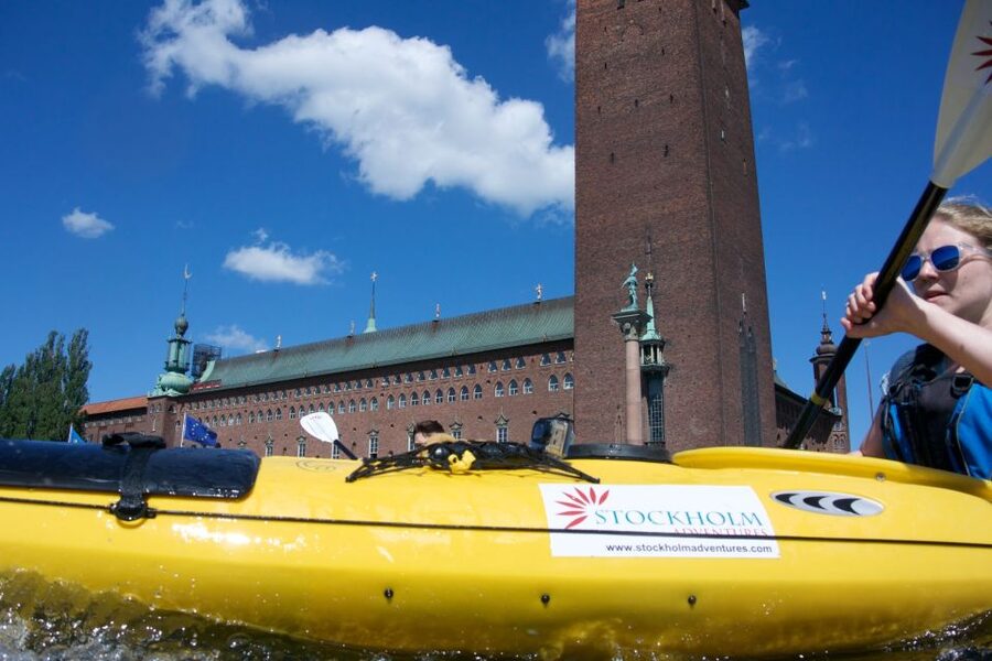 Stockholm: Self Guided Kayak Adventure - Getting to the dock near Klara sjö and Barnhusbron