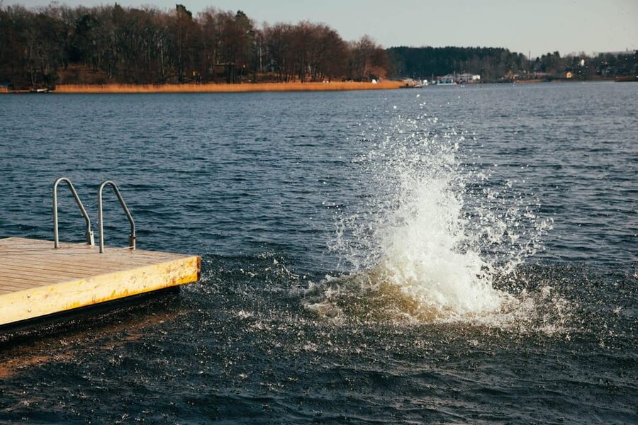 Stockholm: Traditional Sauna & Polar Plunge in Baltic Sea - The cold plunge in the Baltic Sea: what to expect by season