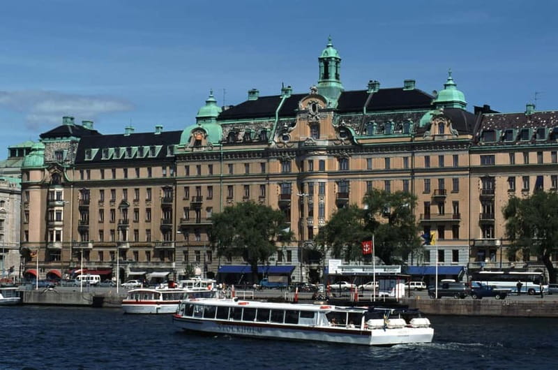 Stockholm VIP half day city tour by incl. Vasa Ship Museum - What the guide experience feels like in practice