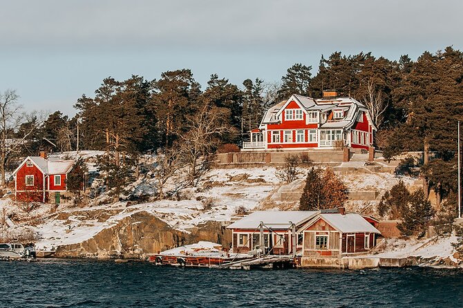 Stockholm Winter Boat Tour with Guide - A warm winter boat ride beats staring at a map