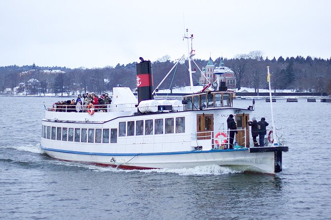 Stockholm Winter Boat Tour with Guide - The cruise past Stockholm’s quays: your first big picture moment