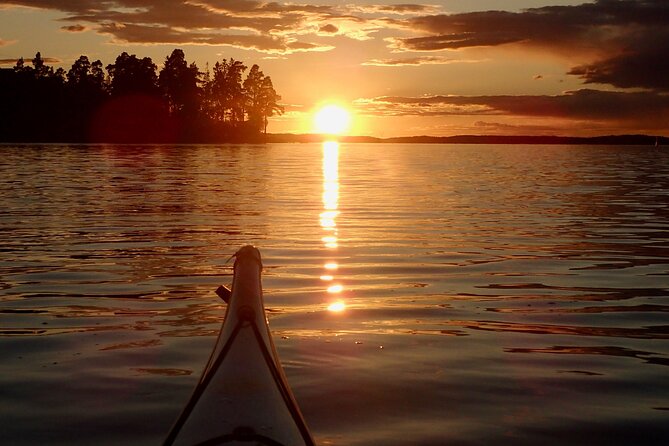 Sunset kayak tour with fika on Stockholms lakeside - Sunset paddling on Lake Mälaren, close to Stockholm